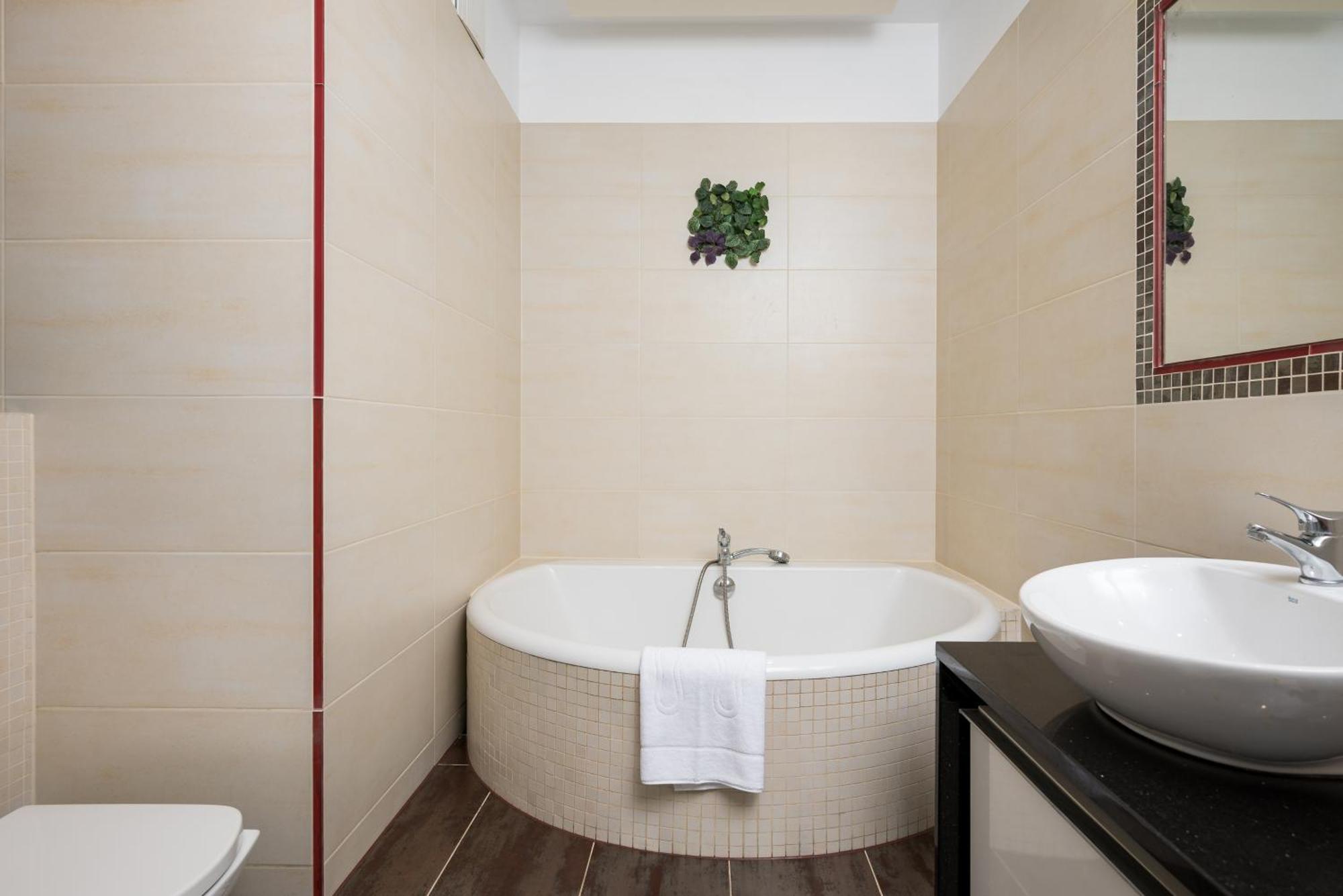 Ochota Deluxe Apartment Varşova Dış mekan fotoğraf